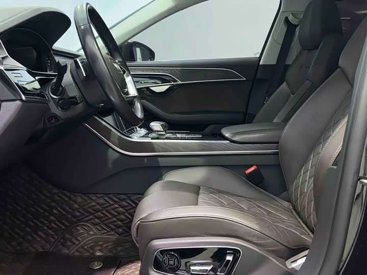 Фото 4 - Audi A8