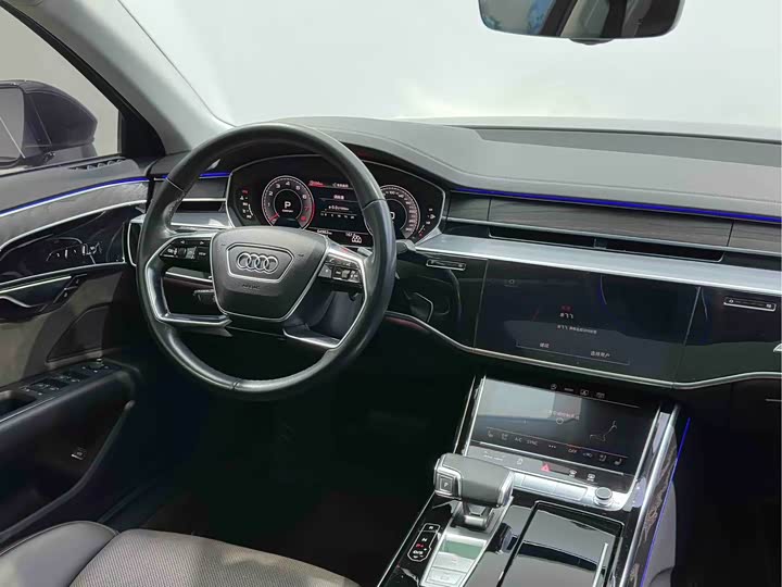 Фото 7 - Audi A8