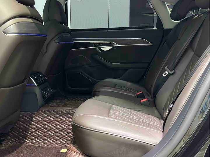 Фото 9 - Audi A8