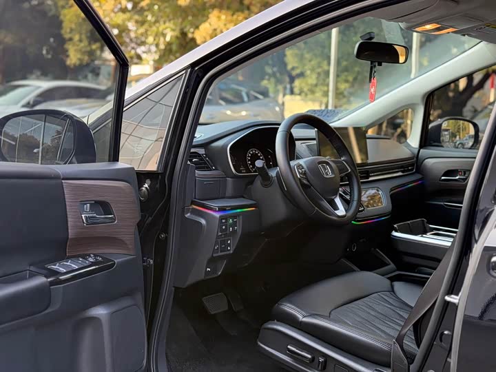 Фото 4 - Honda Odyssey