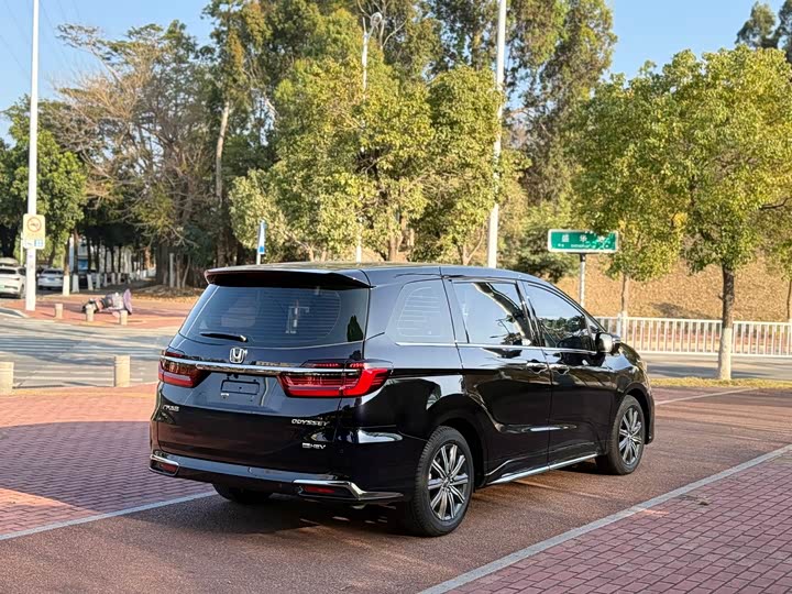 Фото 8 - Honda Odyssey