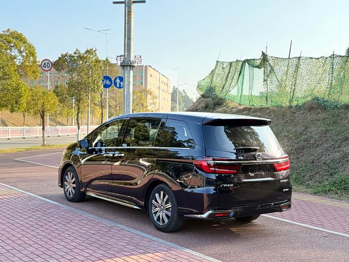 Фото 9 - Honda Odyssey