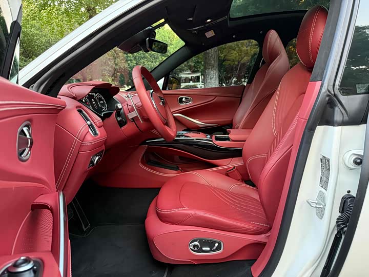 Фото 8 - Aston Martin DBX