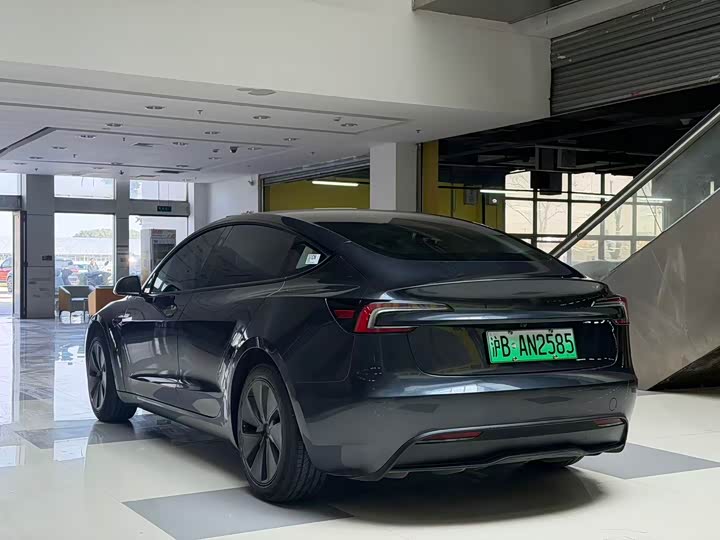 Photo 5 - Tesla Model 3