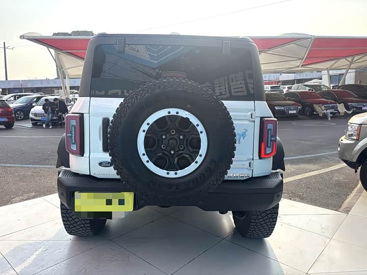 Photo 8 - Ford Bronco