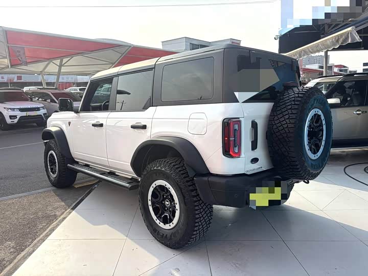 Photo 9 - Ford Bronco