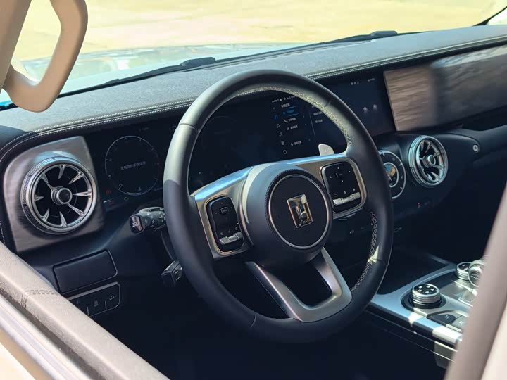 Фото 6 - Tank 300