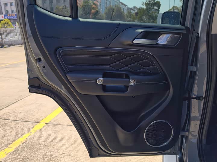 Фото 7 - Tank 300