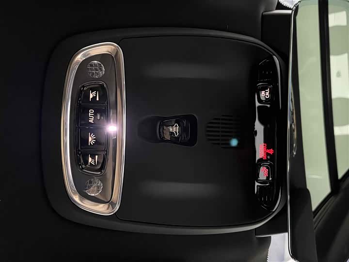 Фото 8 - Volvo XC90