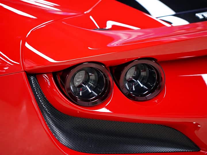 Photo 4 - Ferrari F8