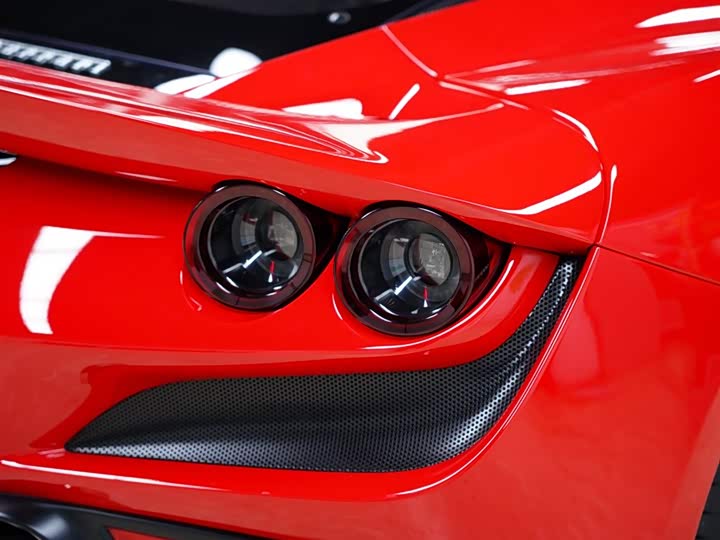 Photo 5 - Ferrari F8
