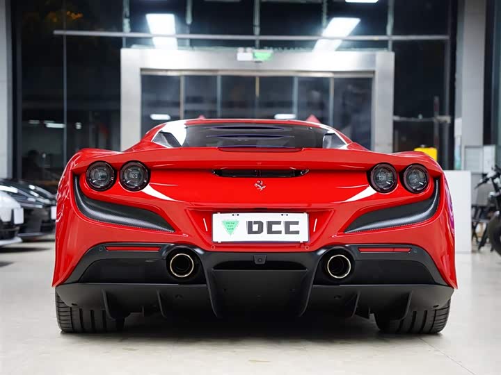 Photo 8 - Ferrari F8