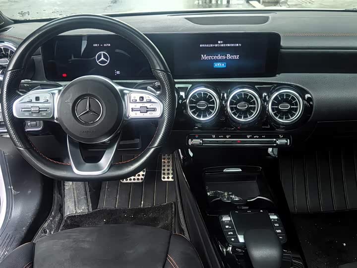 Фото 4 - Mercedes-Benz CLA-Class