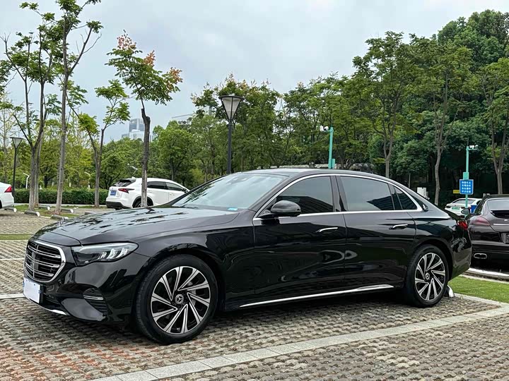 Фото 1 - Mercedes-Benz E-Class