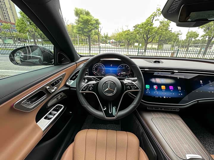 Фото 5 - Mercedes-Benz E-Class