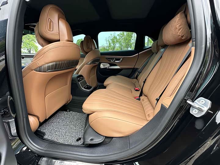 Фото 8 - Mercedes-Benz E-Class