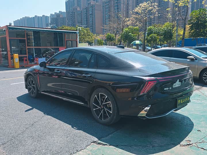 Фото 5 - Hongqi H6