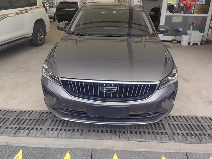 Фото 2 - Geely Emgrand