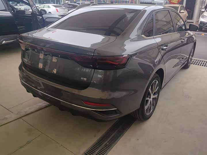 Фото 3 - Geely Emgrand