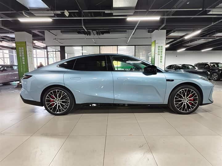 Фото 4 - Geely Galaxy E8