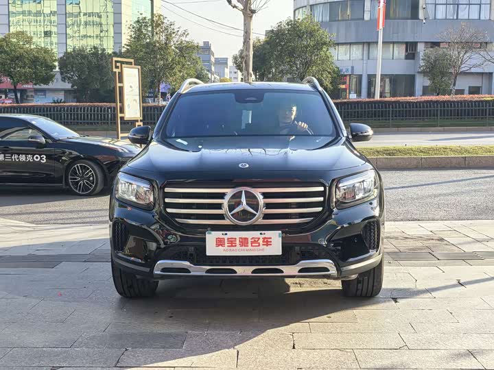 Фото 2 - Mercedes-Benz GLB-Class