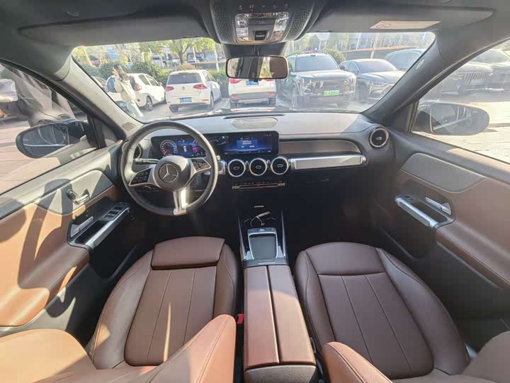 Фото 8 - Mercedes-Benz GLB-Class