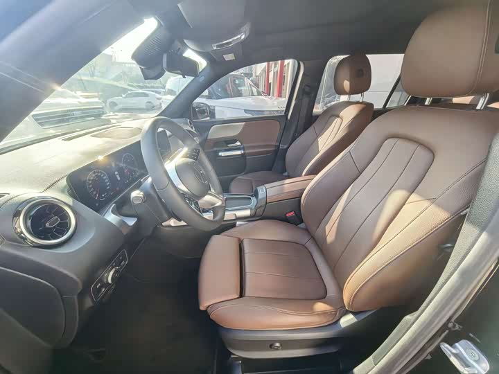 Фото 9 - Mercedes-Benz GLB-Class