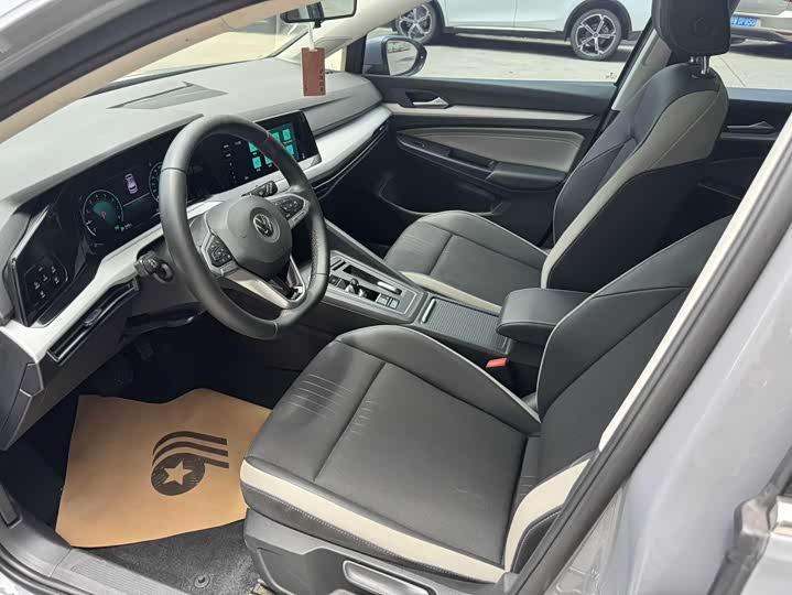 Photo 4 - Volkswagen Golf