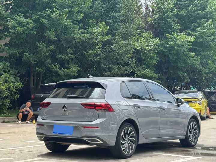 Photo 7 - Volkswagen Golf