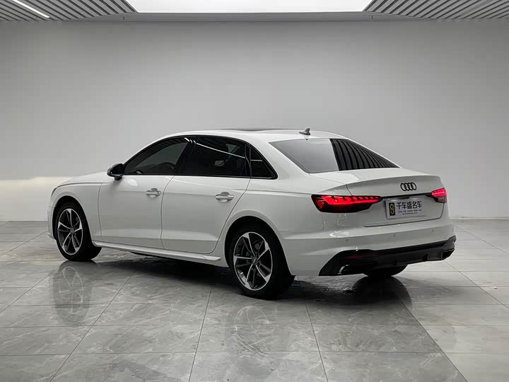 Фото 4 - Audi A4L
