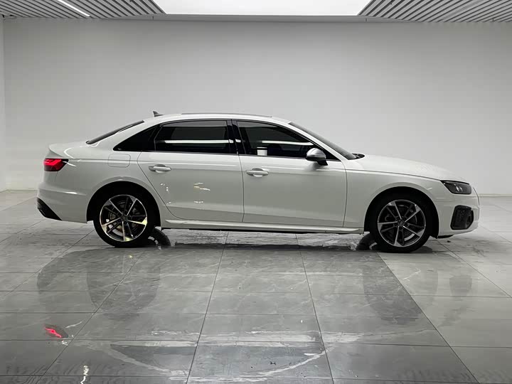 Фото 8 - Audi A4L