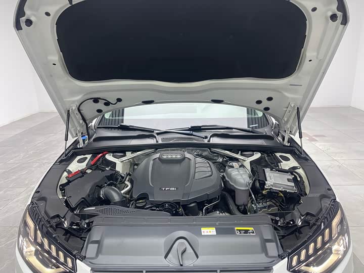 Фото 9 - Audi A4L