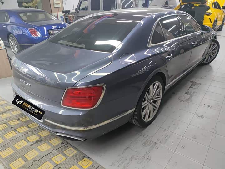 Фото 3 - Bentley Flying Spur