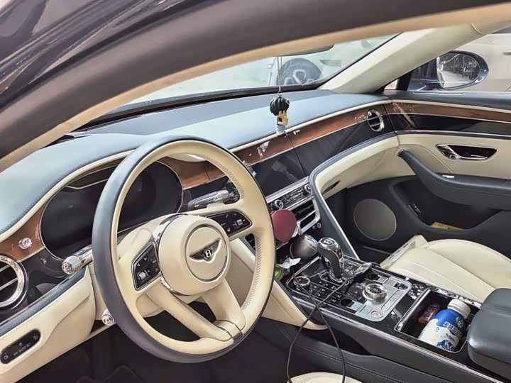 Фото 4 - Bentley Flying Spur