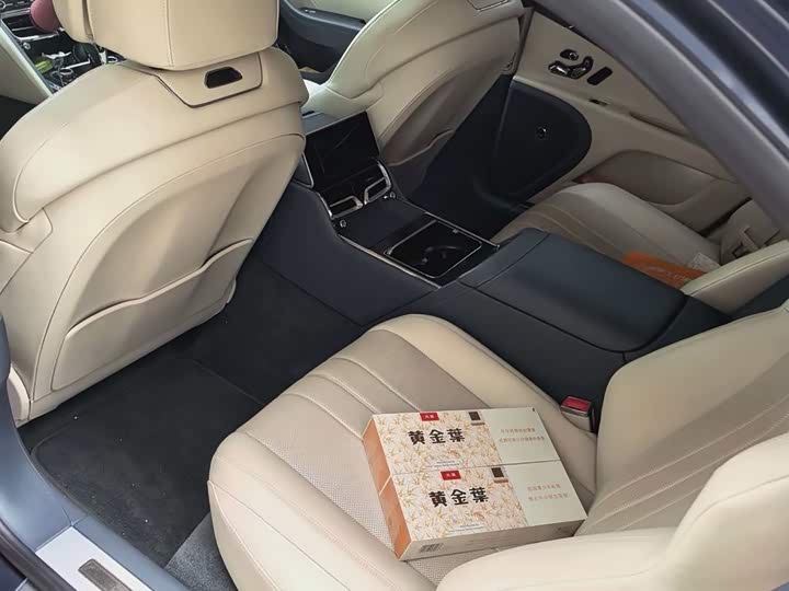 Фото 5 - Bentley Flying Spur