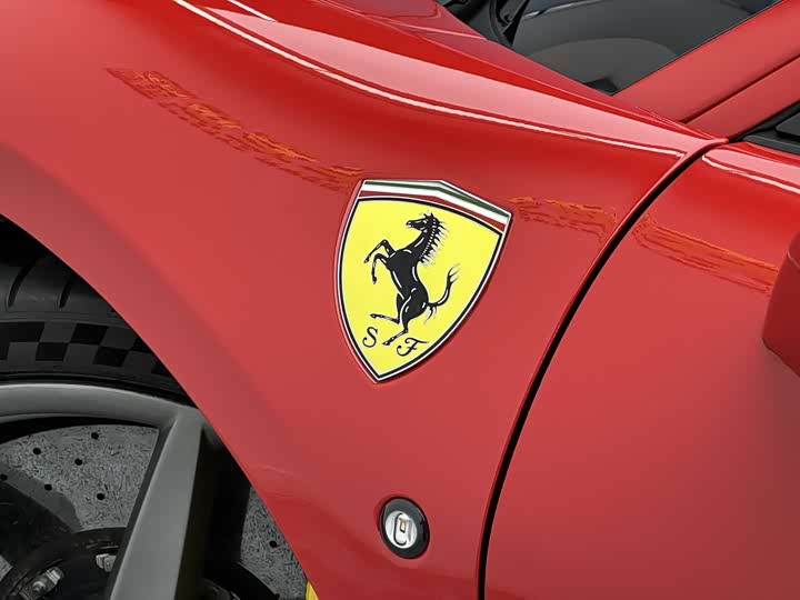 Photo 8 - Ferrari F8