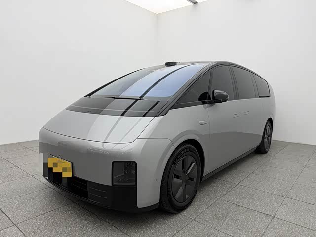 Фото 1 - LiXiang Mega