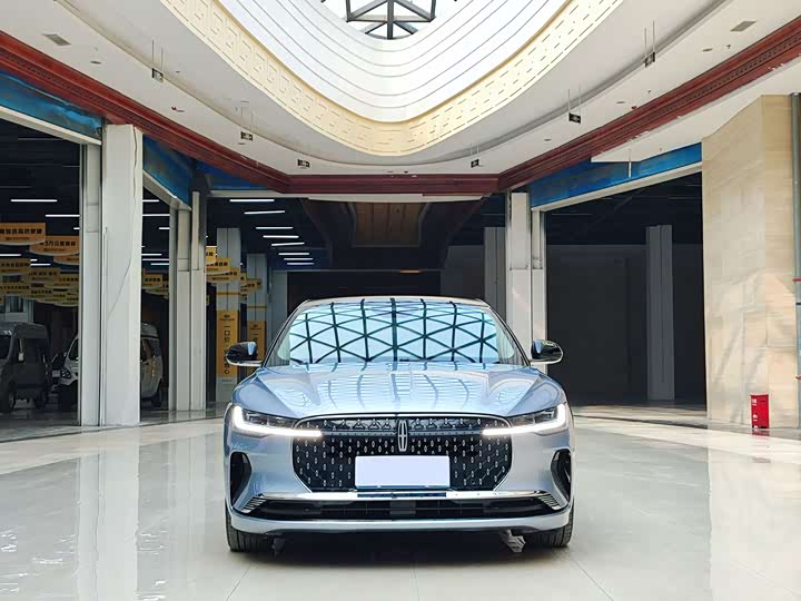 Photo 2 - Lincoln Z (Zephyr)