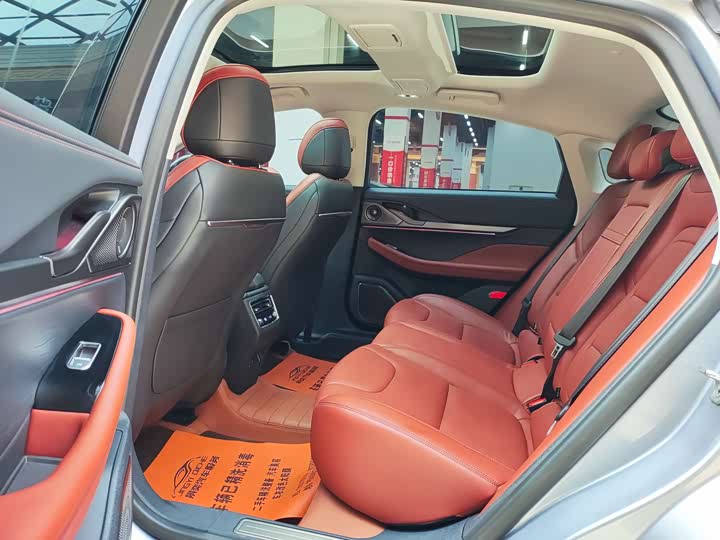 Photo 5 - Lincoln Z (Zephyr)