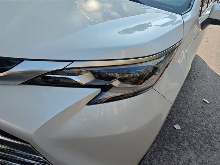 Photo 5 - Toyota Sienna