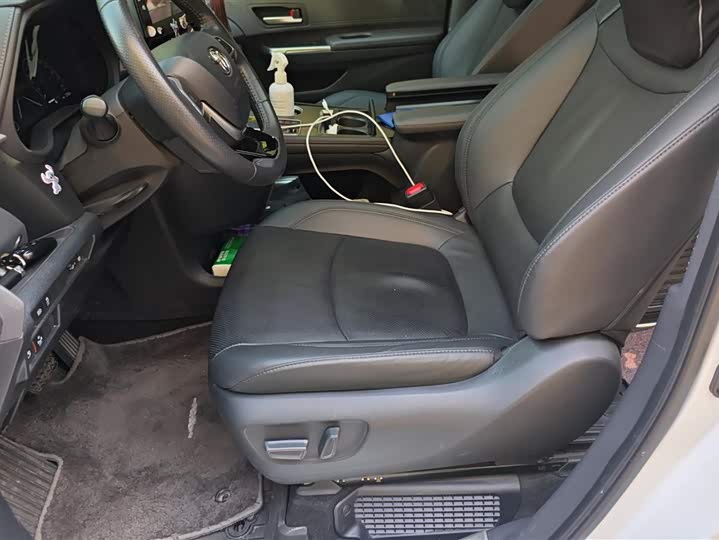 Photo 9 - Toyota Sienna