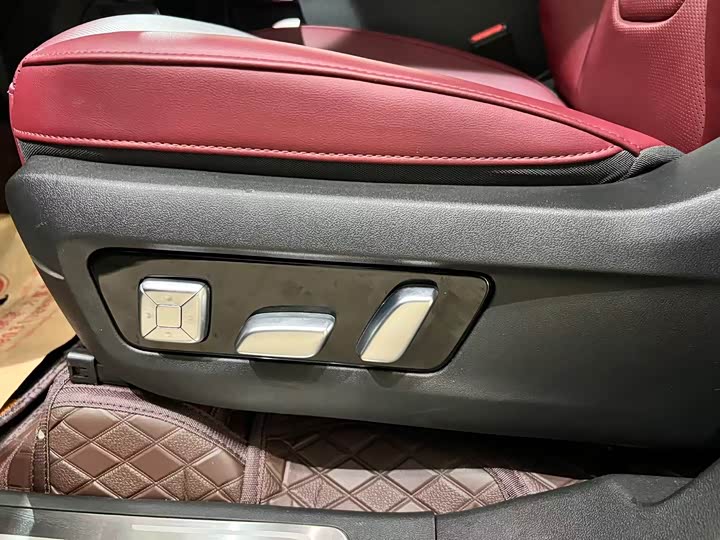 Фото 7 - Tank 300