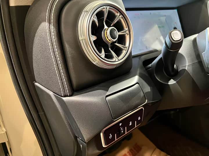 Фото 9 - Tank 300