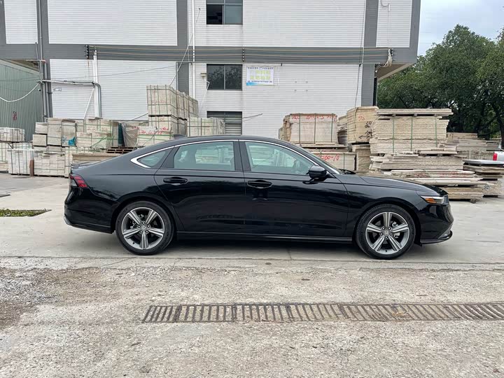 Фото 4 - Honda Accord