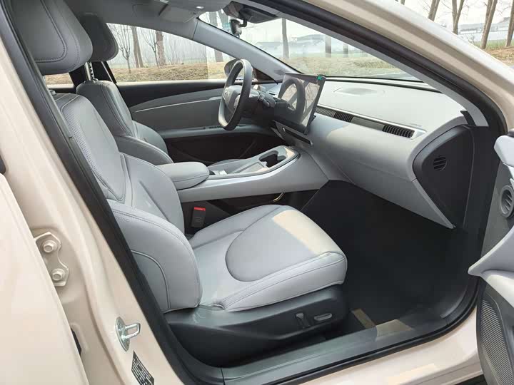 Фото 9 - XPeng Mona M03