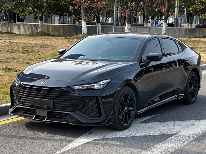 Фото 1 - Changan UNI-V