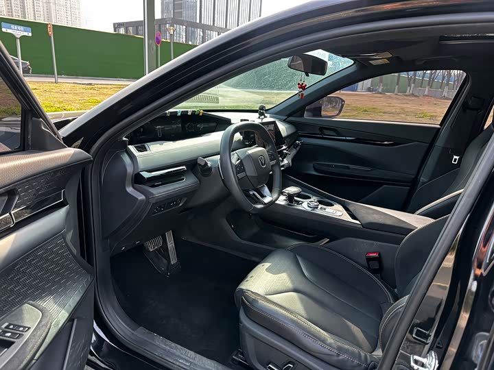 Фото 4 - Changan UNI-V