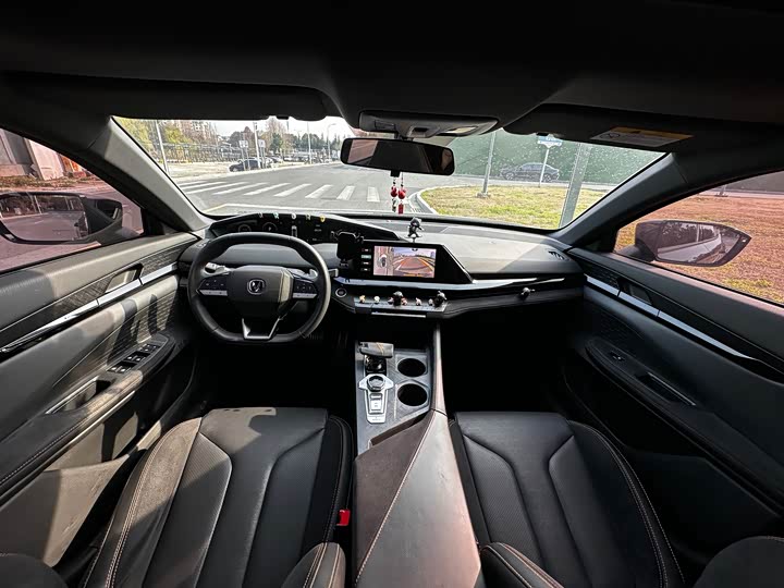 Фото 6 - Changan UNI-V