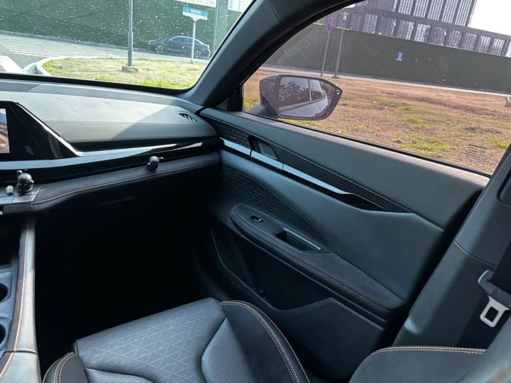 Фото 9 - Changan UNI-V