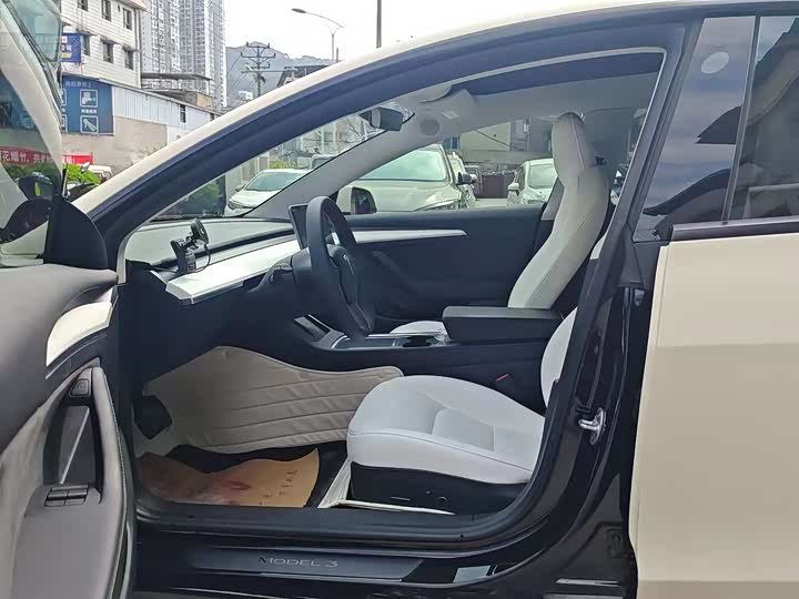 Photo 8 - Tesla Model 3